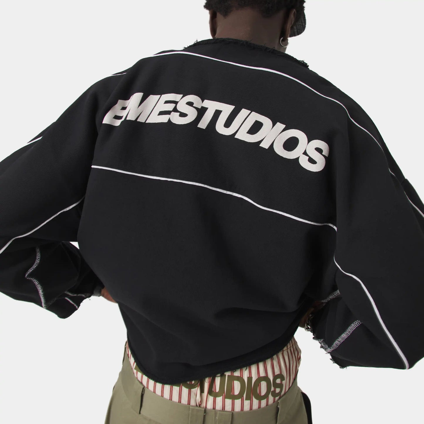 Poleron Eme Studios AFK Black Crewneck