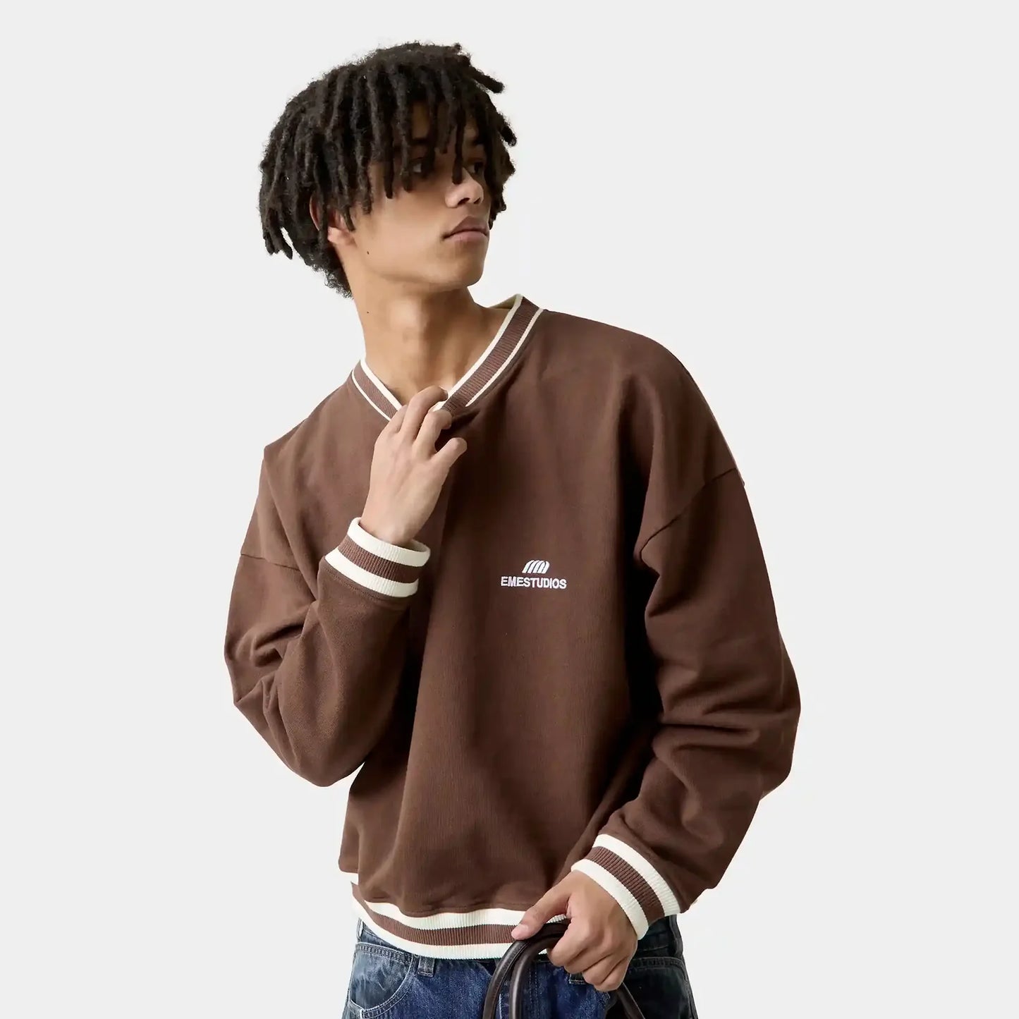 Poleron Eme Studios Academy Choco Oversized Crewneck