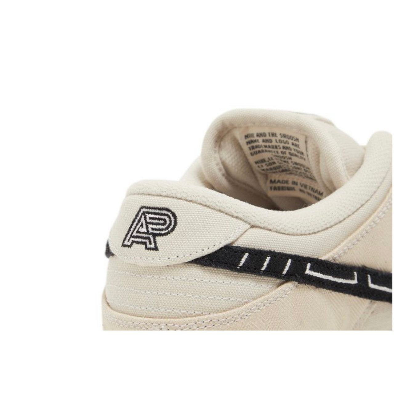 Nike Dunk SB Low x Jiu-Jitsu Albino & Preto