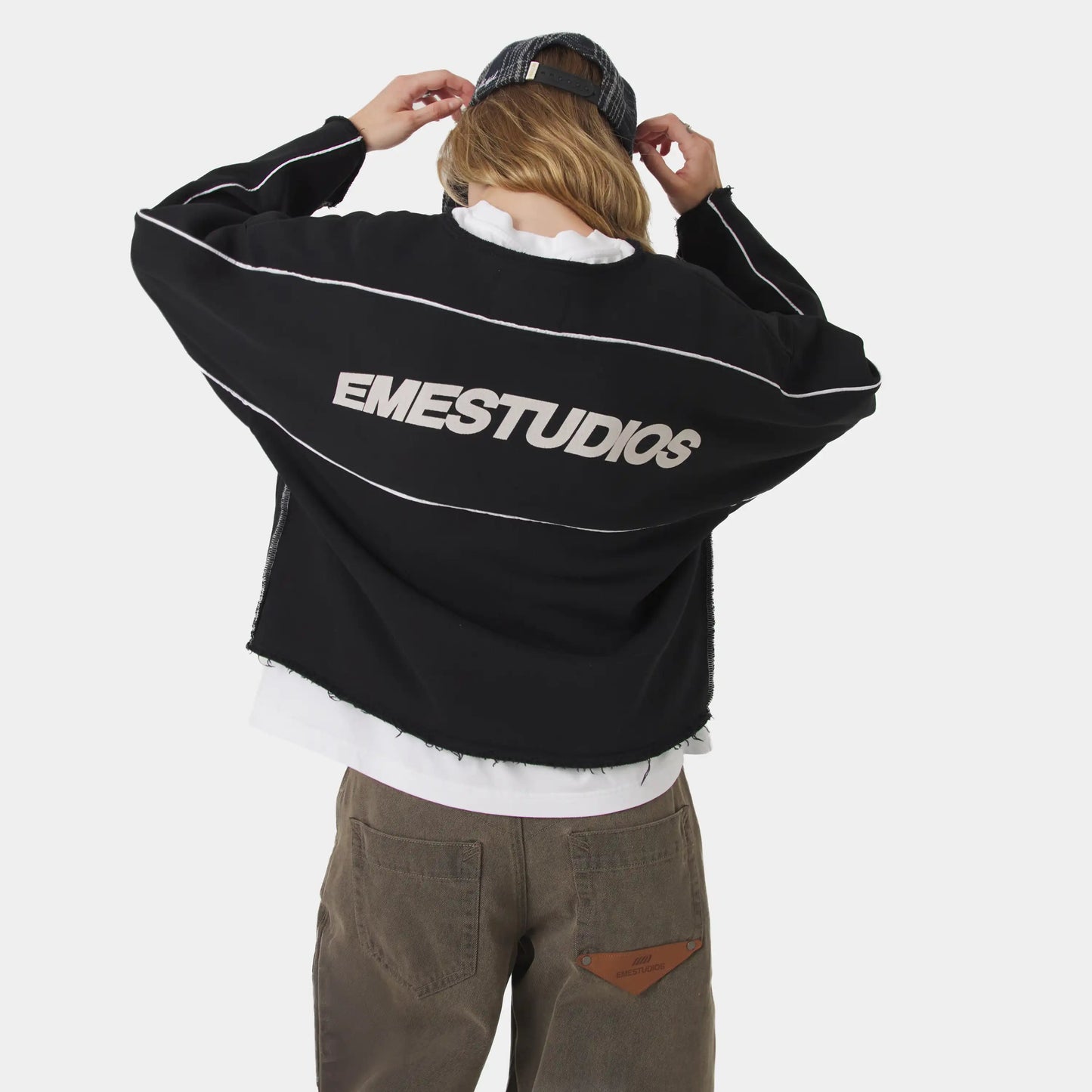 Poleron Eme Studios AFK Black Crewneck