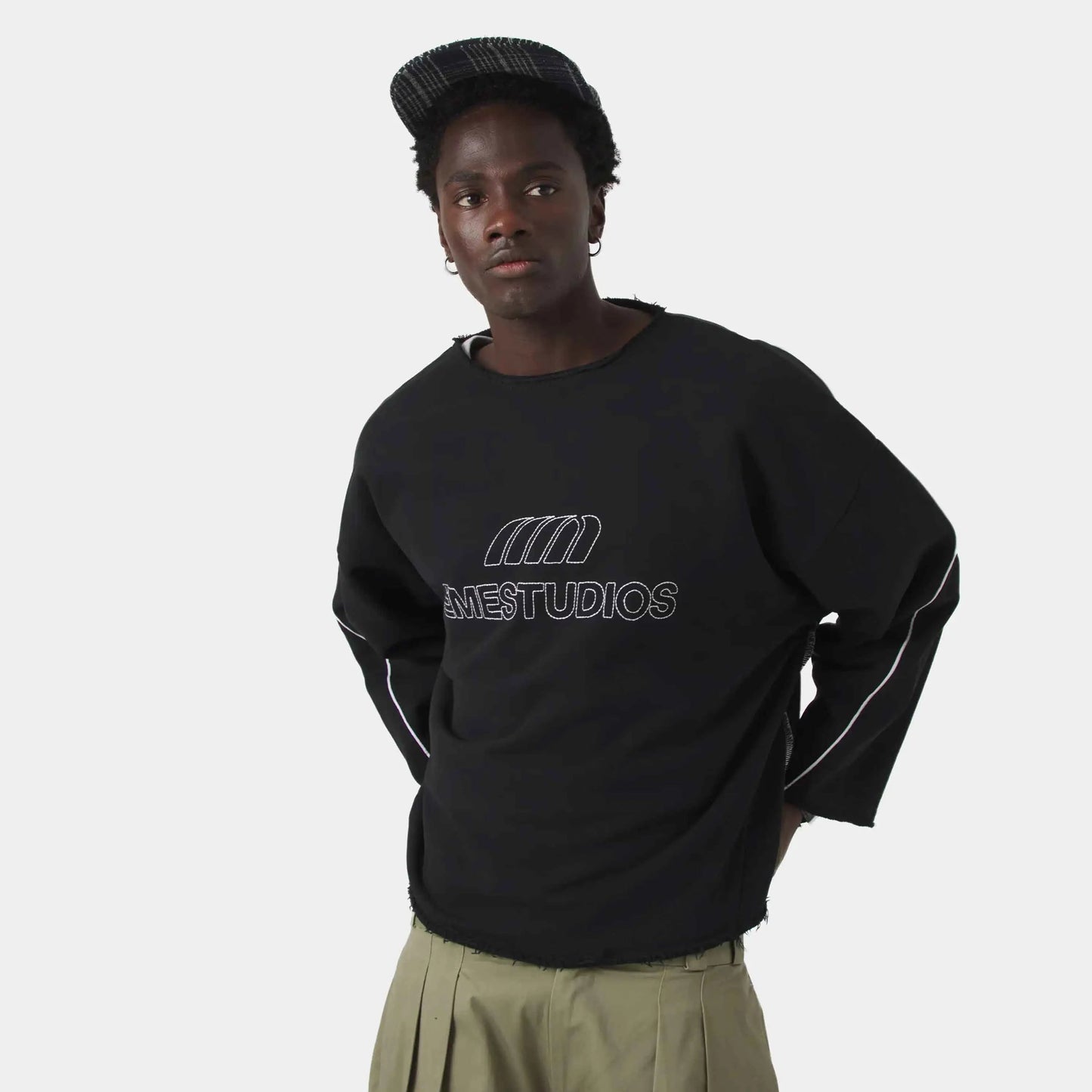 Poleron Eme Studios AFK Black Crewneck