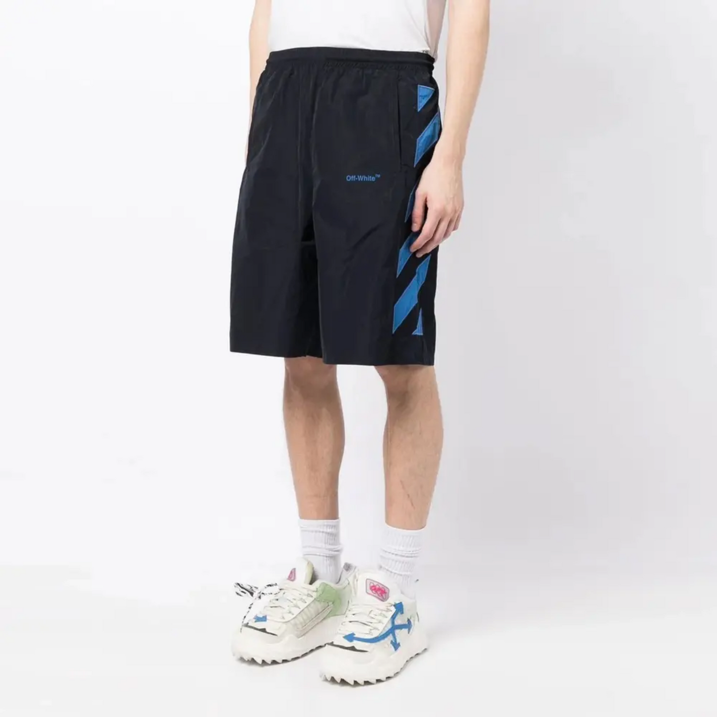 Short Off-White Diag Outline Track Outer Space - M