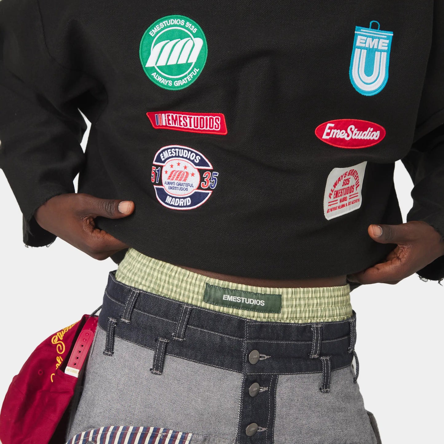 Poleron Eme Studios Patches Black Crewneck