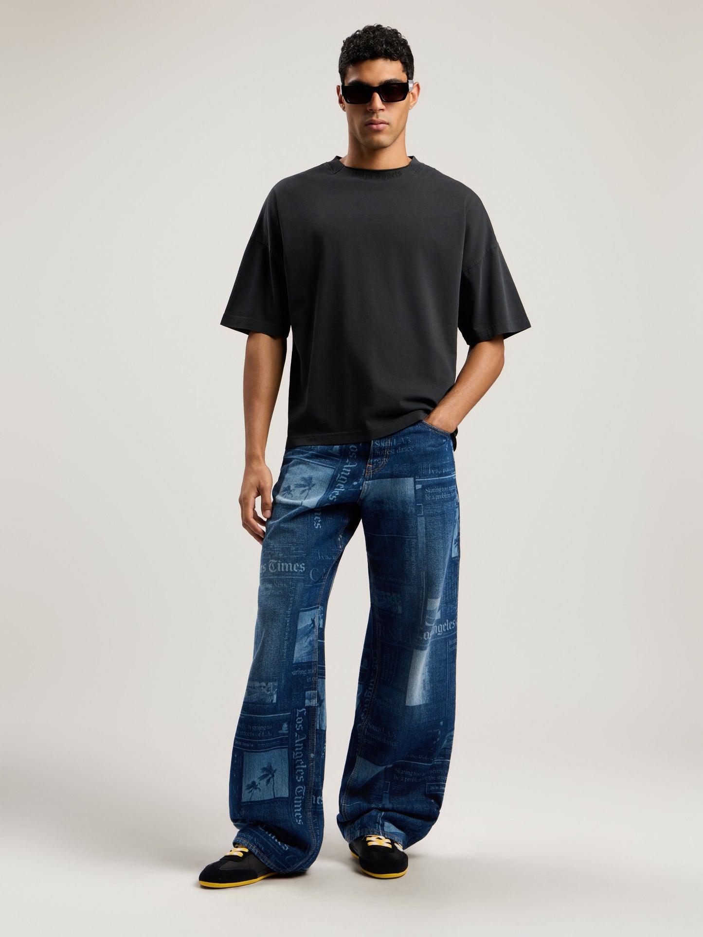 Polera Palm Angels Curved Logo Loose Collar Vintage Black