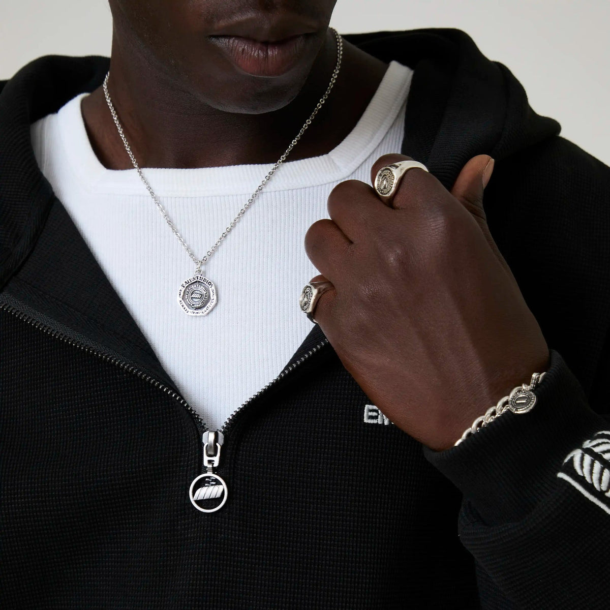 Poleron Eme Studios Puller Black Half Zip