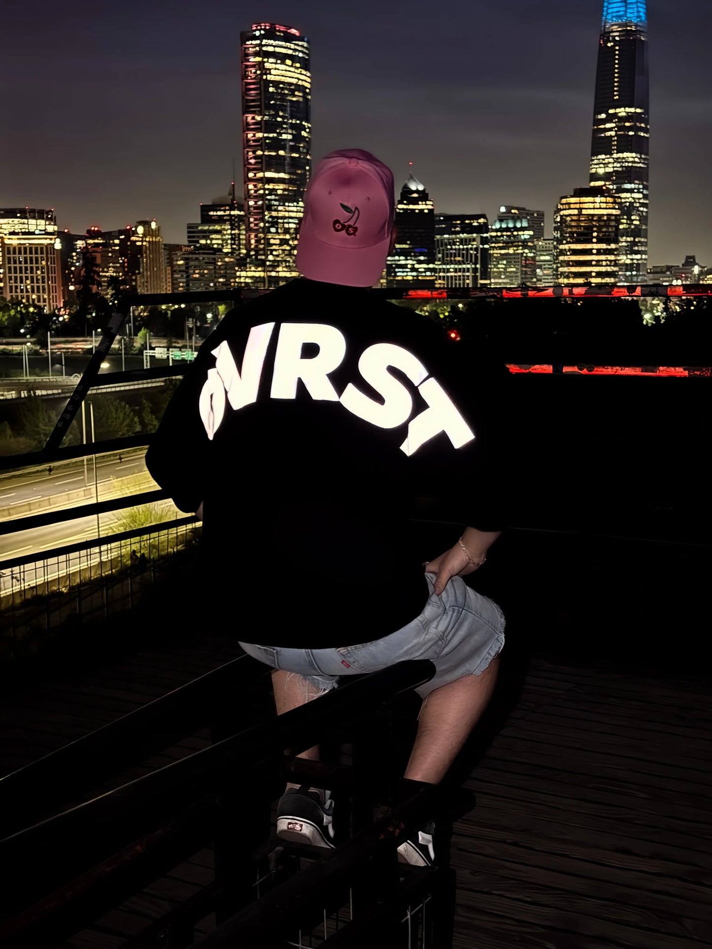 Polera Oversaints Boxy Reflective