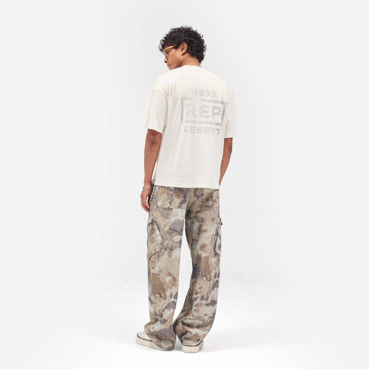 Polera Represent Reverse Resent Flat White