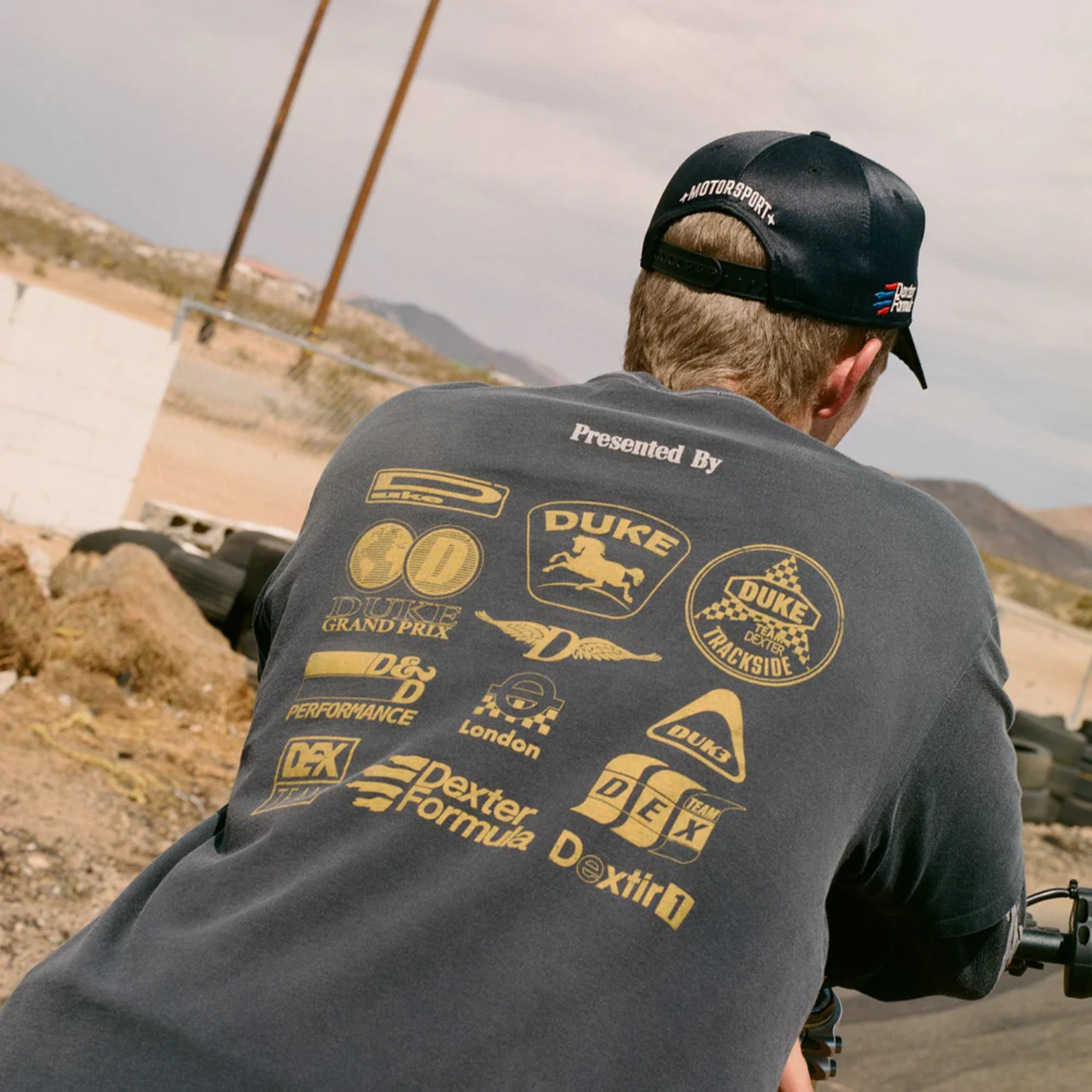 Polera Duke+Dexter DR Sponsors Washed Black + Yellow