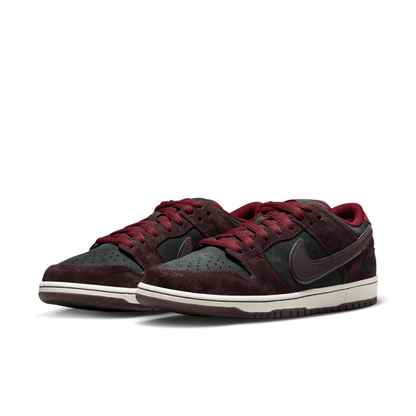 Nike SB Dunk low x Riot Skateshop