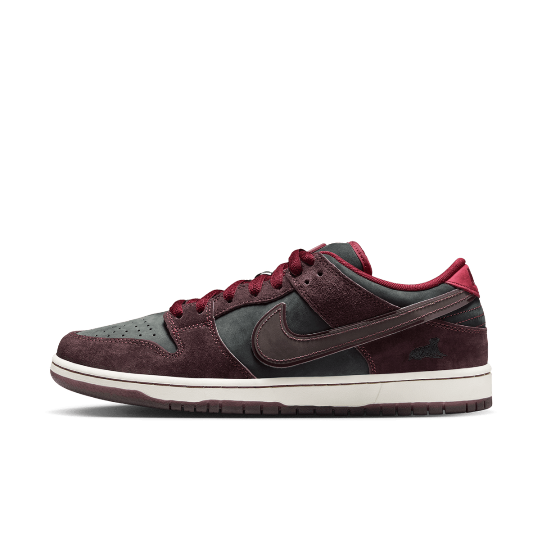 Nike SB Dunk low x Riot Skateshop