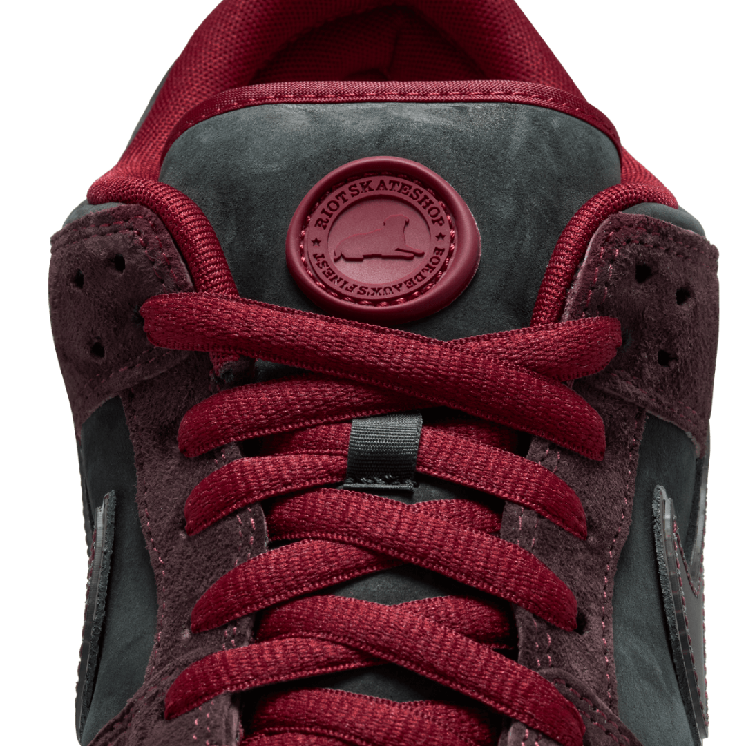 Nike SB Dunk low x Riot Skateshop